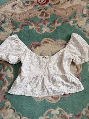 Women’s White Eyelet Puff-Sleeve Top